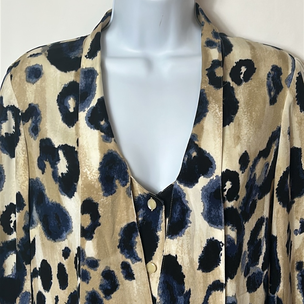 St. John Size Small Silk Blouse Button Front Scarf Accent Leopard Pattern Top - Picture 3 of 10